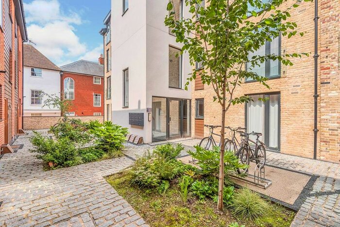 3 Bedroom Flat To Rent In Stour Street, Canterbury, Kent, CT1