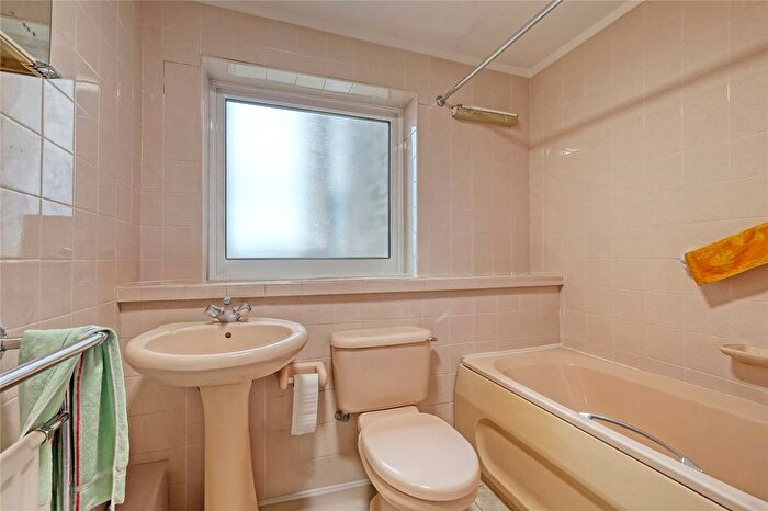2 Bedroom Flat For Sale In Overcliff, Manor Road, Westcliff-On-Sea, Essex, SS0