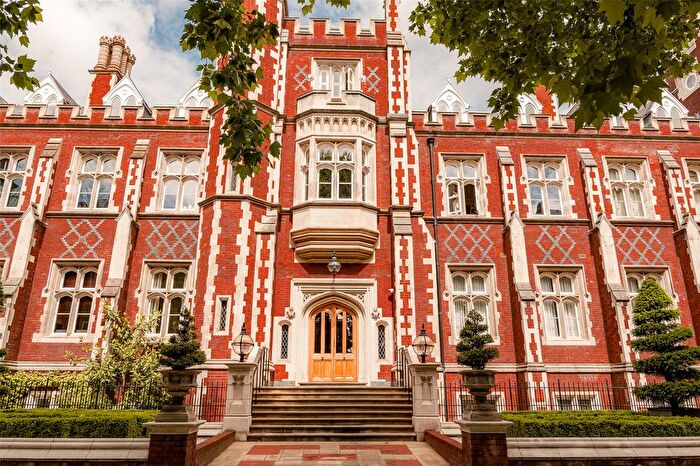 3 Bedroom Flat For Sale In Rose Square, Fulham Road, Chelsea, London, SW3