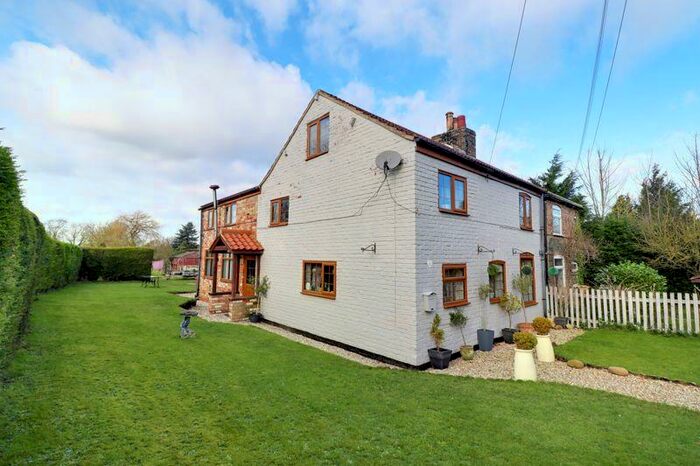 4 Bedroom Semi-Detached House For Sale In Caistor Road, New Barnetby, DN38