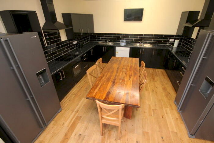 6 Bedroom Semi-Detached House To Rent In Clarendon Road, Hyde Park, Leeds, LS2