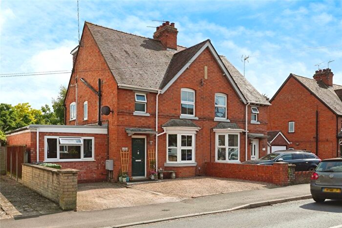5 Bedroom Semi-detached House For Sale In Elm Road, Evesham, Worcestershire, WR11