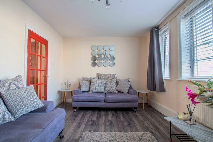 3 Bedroom Flat To Rent In Bellegrove Road, Welling, DA16