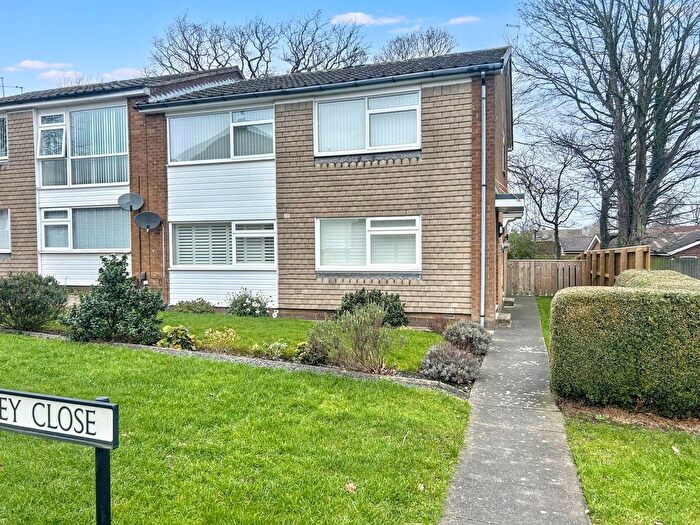 2 Bedroom Flat For Sale In Thornley Close, Whickham, Newcastle Upon Tyne, NE16