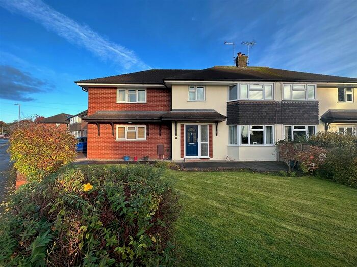 4 Bedroom Semi Detached House For Sale In Ray Avenue, Nantwich, Cheshire, CW5