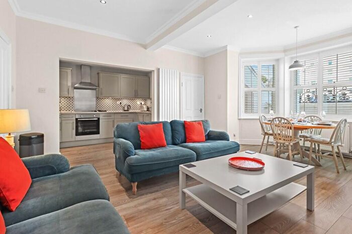 2 Bedroom Apartment For Sale In Wilmington Square, Eastbourne, BN21
