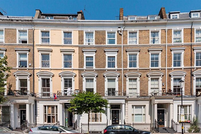 3 Bedroom Flat For Sale In Collingham Place, London, SW5