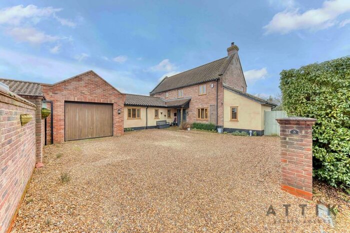 5 Bedroom Link Detached House For Sale In Nelsons Loke, Great Ellingham, NR17
