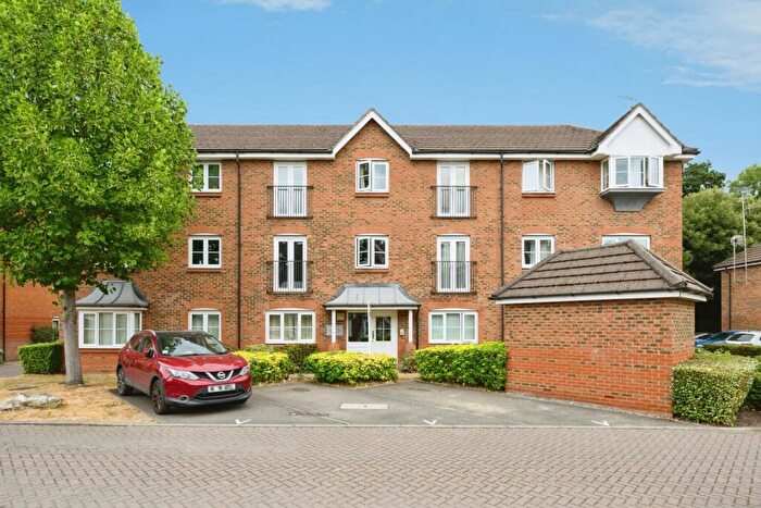 2 Bedroom Flat For Sale In Kingsfield Way, Redhill, Surrey, RH1