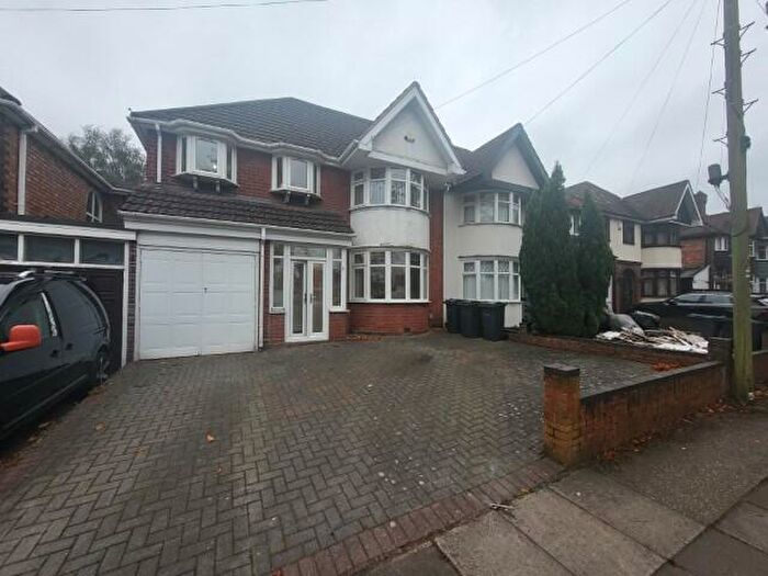 5 Bedroom Semi-Detached House To Rent In Fox Hollies Road, Hall Green, Birmingham, B28