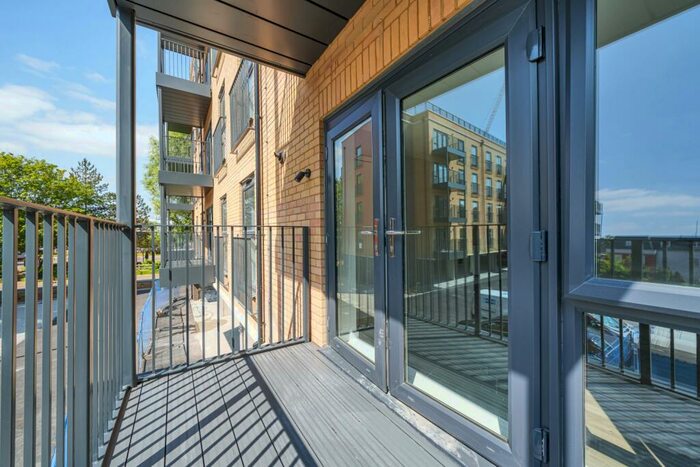 2 Bedroom Flat To Rent In Barley Close Greenhithe, DA9