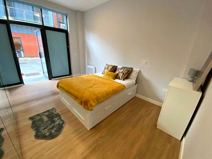Flat To Rent In Chapel Street, Salford, Manchester, M3