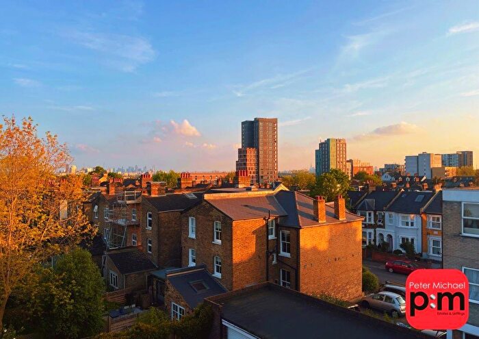 2 Bedroom Flat To Rent In West Court, Church Hill, Wathamstow, E17