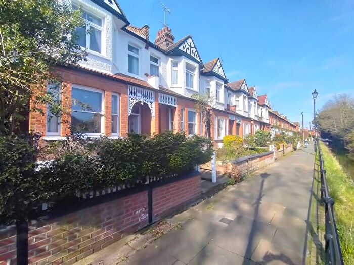 4 Bedroom Terraced House To Rent In River View, Enfield, EN2