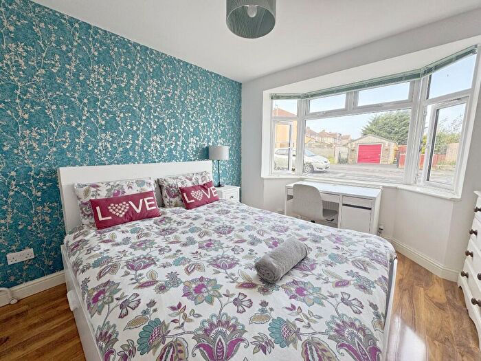 5 Bedroom Semi-Detached House To Rent In Holmdale Road, BS34