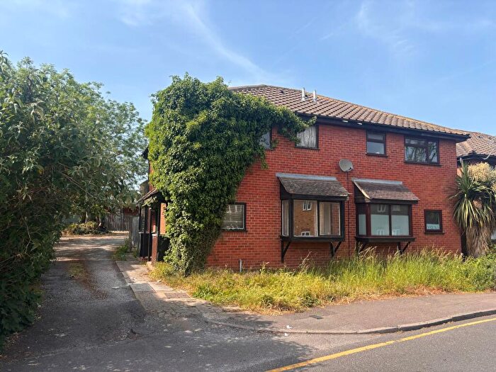 1 Bedroom Maisonette For Sale In Oak Road, Romford, RM3