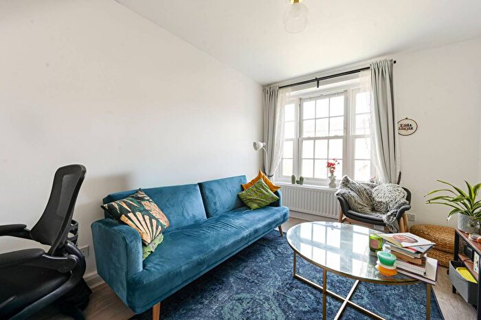 2 Bedroom Flat To Rent In Tyers Street, Vauxhall, London, SE11