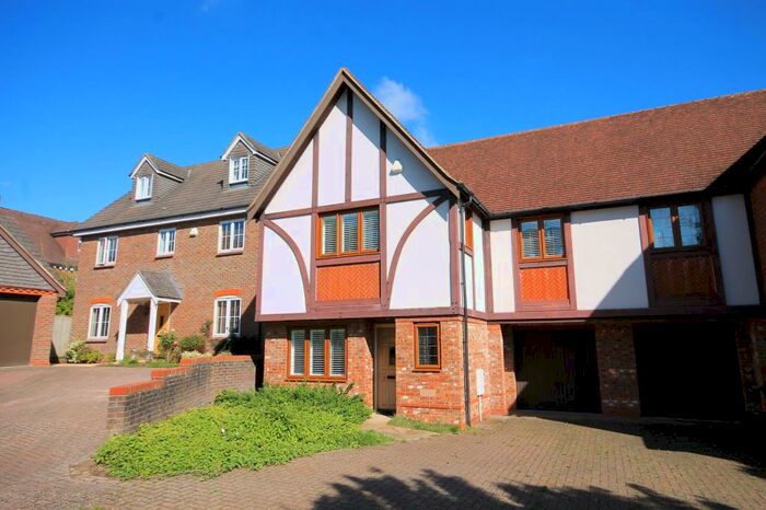 3 Bedroom Semi-Detached House To Rent In Walhatch Close, Forest Row, RH18