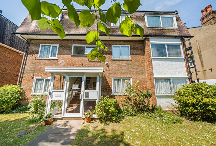 1 Bedroom Apartment For Sale In Onslow Gardens, Wallington, Surrey, SM6