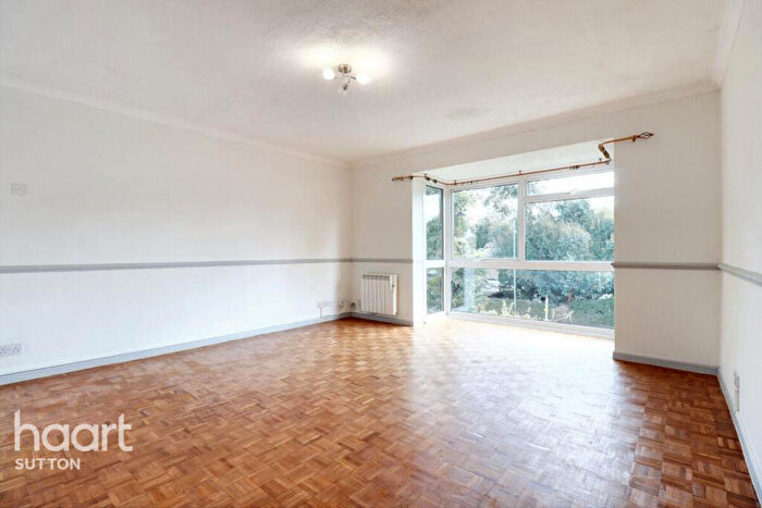 2 Bedroom Flat To Rent In Copperfield Court, Leatherhead, KT22