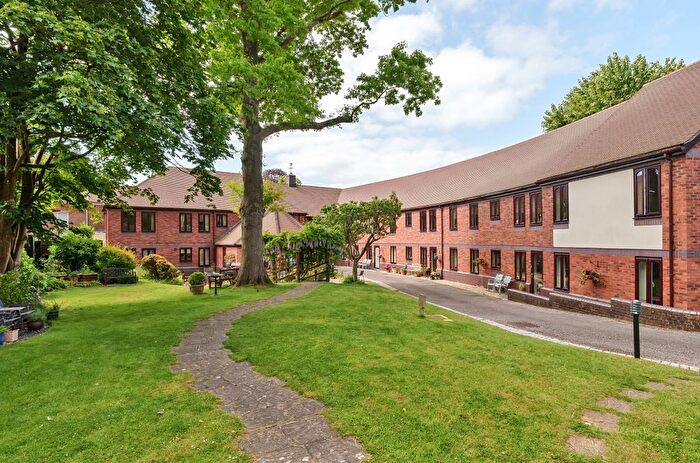 1 Bedroom Flat For Sale In Roman Row, Bishops Waltham, Southampton, Hampshire, SO32
