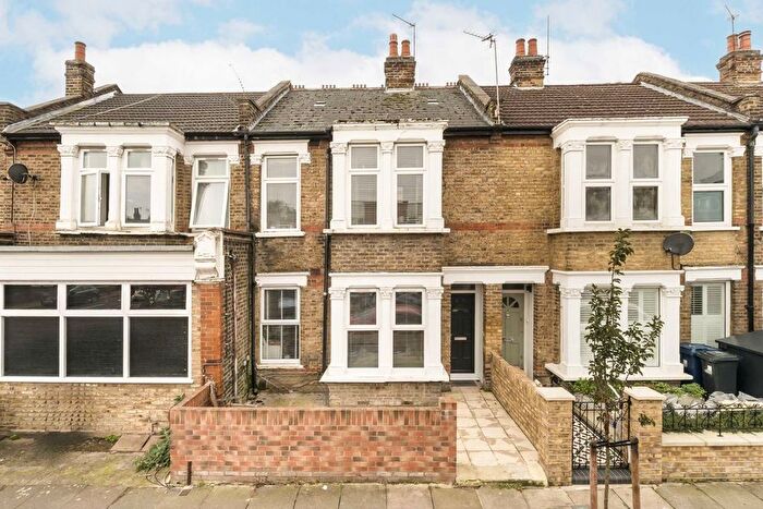 2 Bedroom Flat To Rent In Junction Road, London, W5