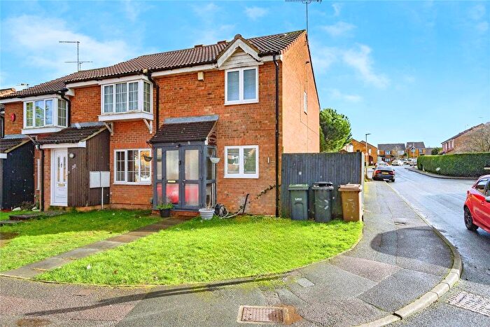 3 Bedroom End Of Terrace House For Sale In Coltsfoot Green, Luton, Bedfordshire, LU4