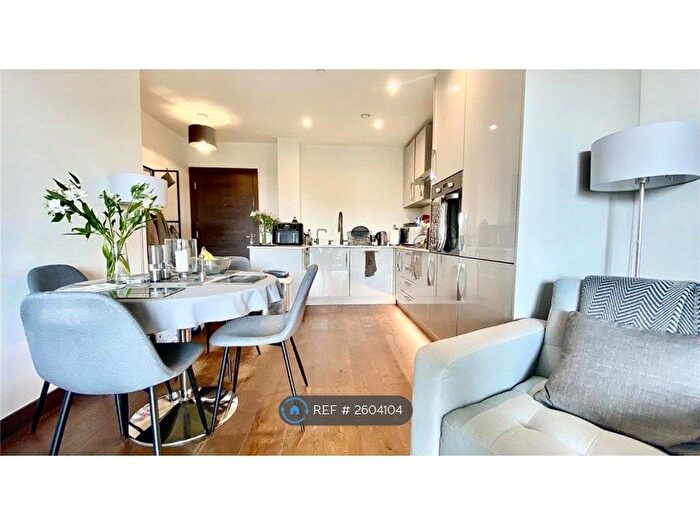 1 Bedroom Flat To Rent In Riverside View, Reading, RG1