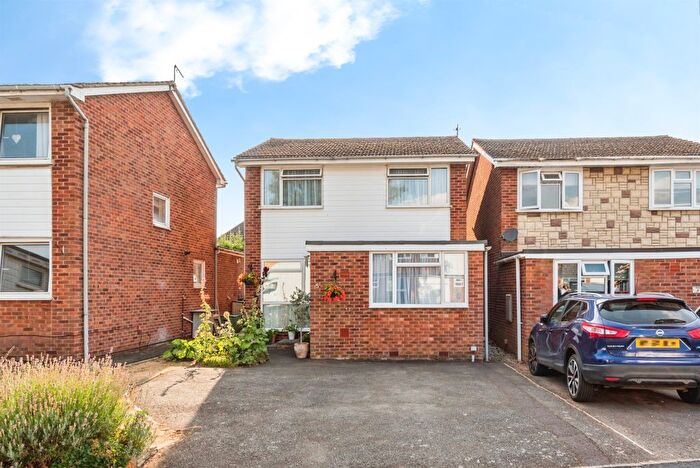 3 Bedroom Detached House For Sale In Berkeley Road, Thame, OX9