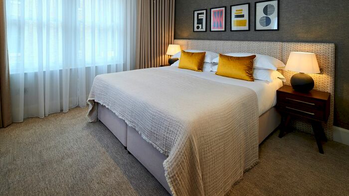 3 Bedroom Flat To Rent In Cheval Place, London, SW7