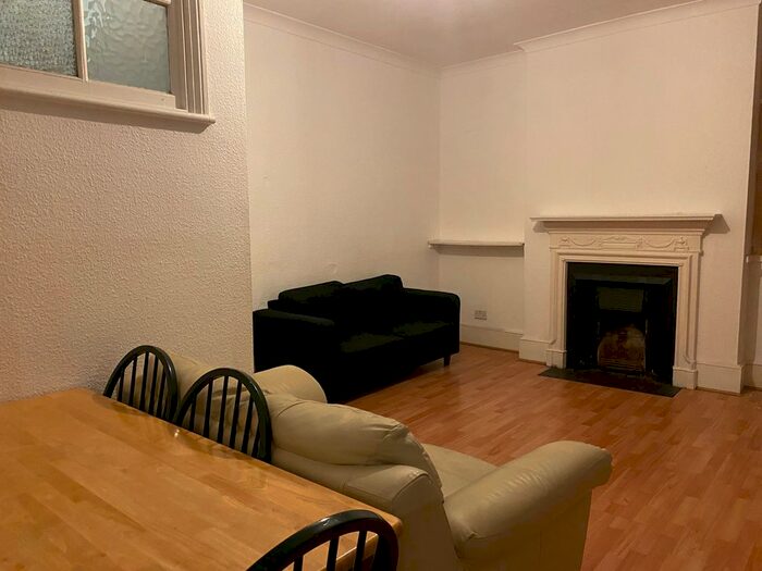 2 Bedroom Flat To Rent In West Green Road, London, N15