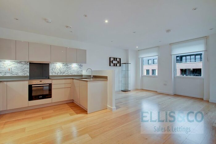 1 Bedroom Flat To Rent In Denman Avenue, Southall, UB2