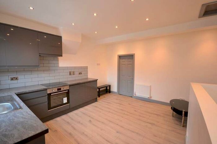 1 Bedroom Flat To Rent In Uppingham Street, Semilong, Northampton, NN1