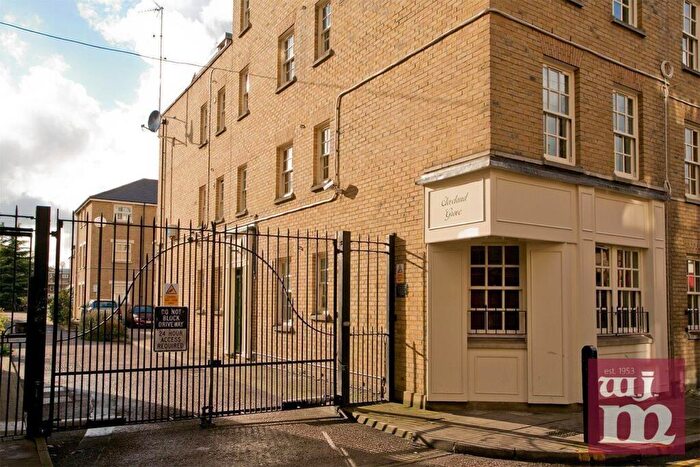 2 Bedroom Flat To Rent In Hamilton Lodge, Stepney Green, E1