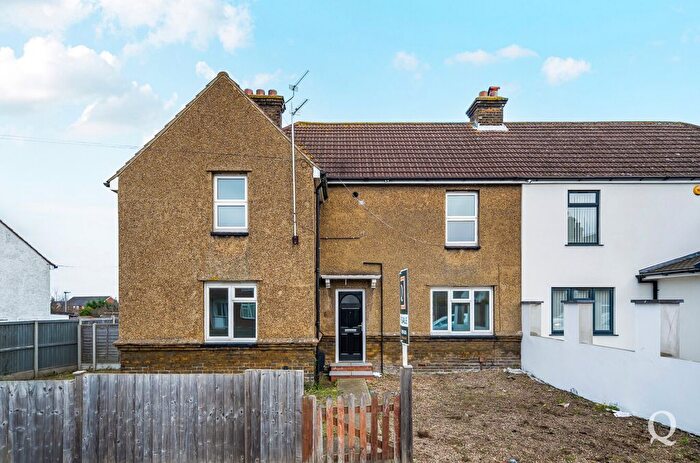 3 Bedroom Semi Detached House For Sale In Oak Road, Sittingbourne, Kent, ME10