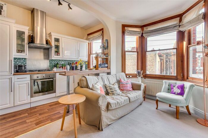 2 Bedroom Flat To Rent In Arlesford Road, London SW9