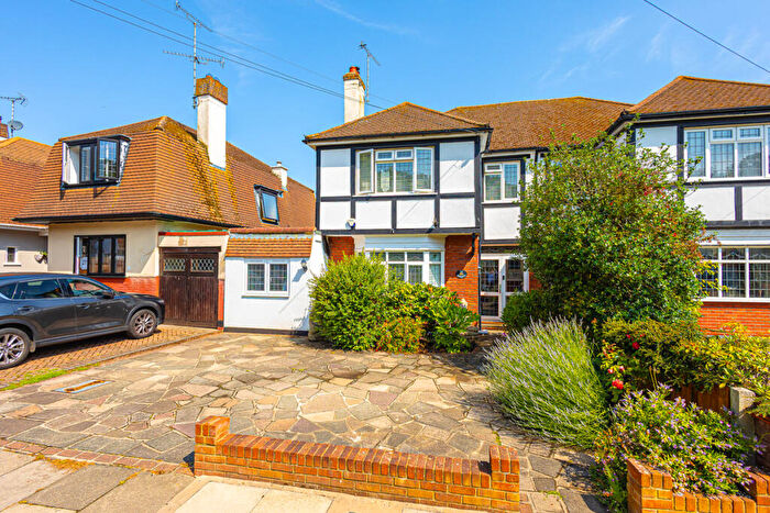 4 Bedroom Semi-Detached House For Sale In Woodside, Leigh-on-sea, SS9