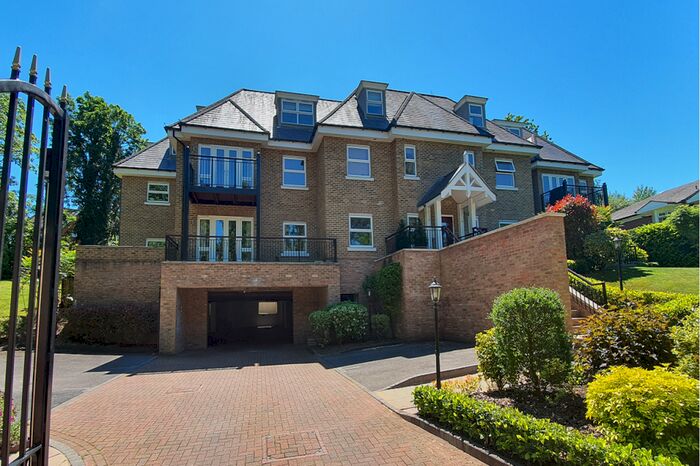 2 Bedroom Apartment To Rent In South Park, Gerrards Cross, SL9