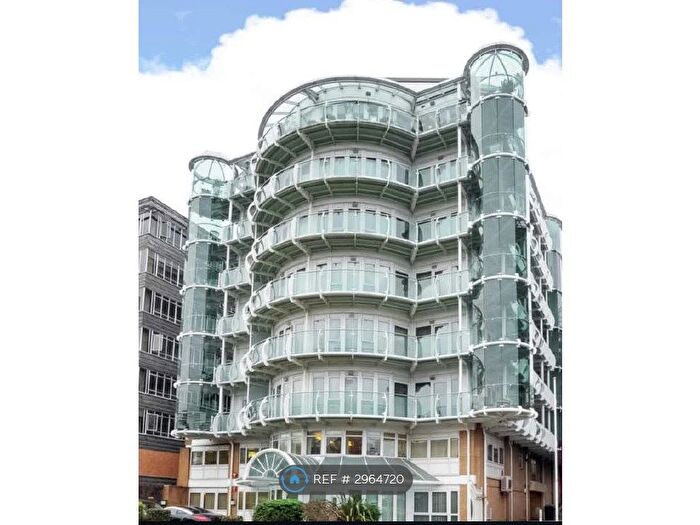 2 Bedroom Flat To Rent In Comer House, Barnet, EN5