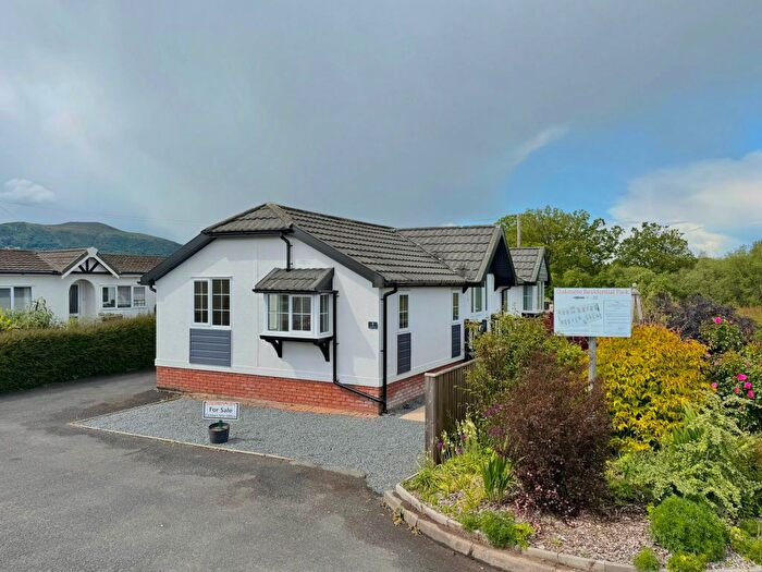 2 Bedroom Mobile/park Home For Sale In Oakmere Park, Hanley Swan, Worcester, WR8
