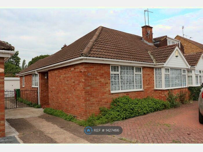 2 Bedroom Bungalow To Rent In Alderbury Road, Langley, SL3