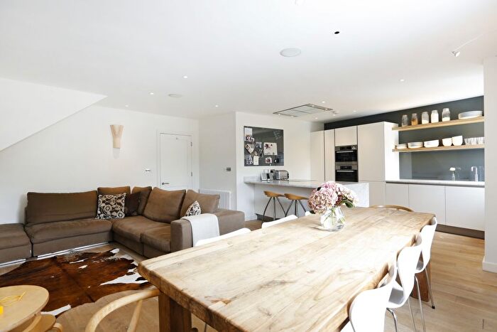 4 Bedroom Flat To Rent In Petersham Road, Richmond, TW10