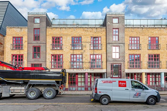 2 Bedroom Flat To Rent In Quaker Street, London, E1