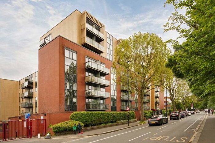 2 Bedroom Flat To Rent In London Road, Isleworth, TW7