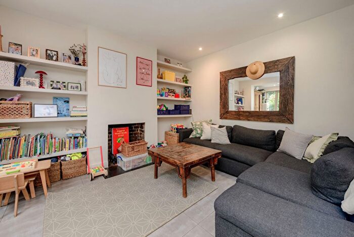 4 Bedroom Semi-Detached House For Sale In Bramston Road, London, NW10