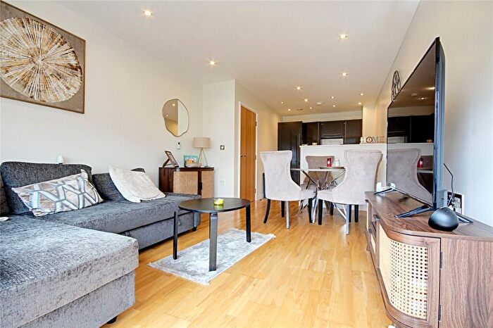 1 Bedroom Flat To Rent In Dunstan Mews, Enfield, EN1