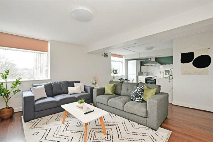 3 Bedroom Apartment To Rent In Broomgrove Apartments, Broomhill, S10