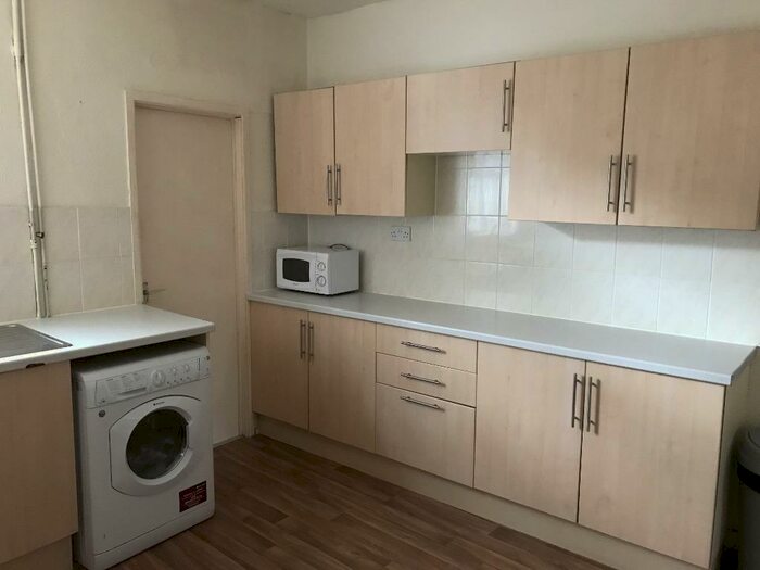 2 Bedroom Flat To Rent In Cloister Street, Nottingham, NG7