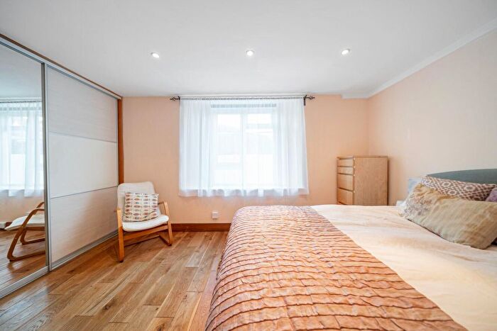 1 Bedroom Flat For Sale In Larkhall Rise, Clapham, London, SW4