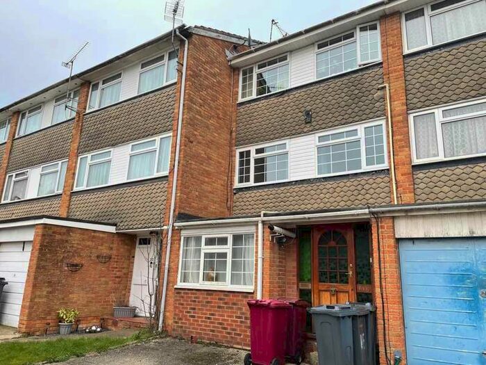 1 Bedroom Studio Flat To Rent In Elvaston Way, Reading, RG30